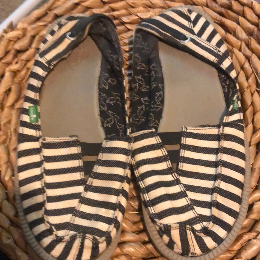 Sanuk black and white hemp material